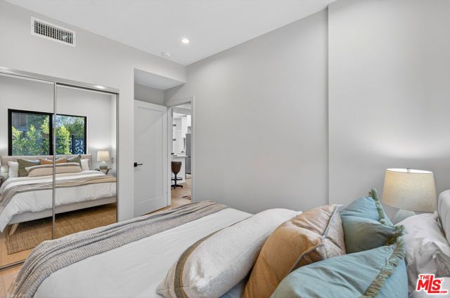 2931 S Bronson Avenue, Los Angeles, CA 90018