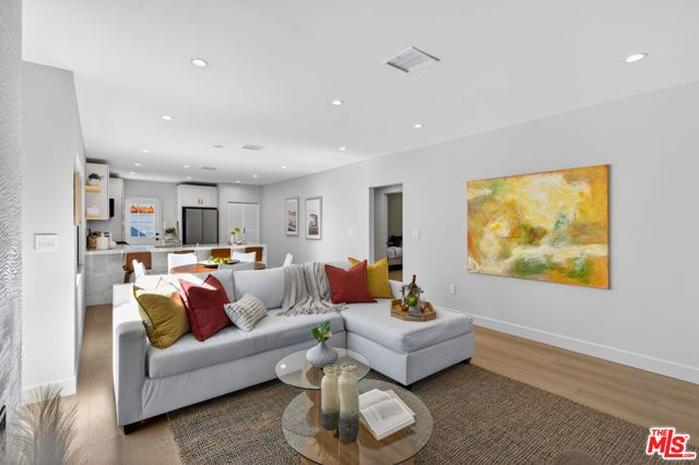 2931 S Bronson Avenue, Los Angeles, CA 90018