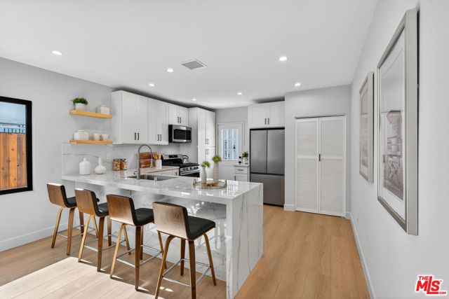 2931 S Bronson Avenue, Los Angeles, CA 90018