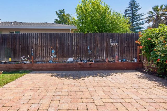 5166 Kipp Way, Carmichael, CA 95608