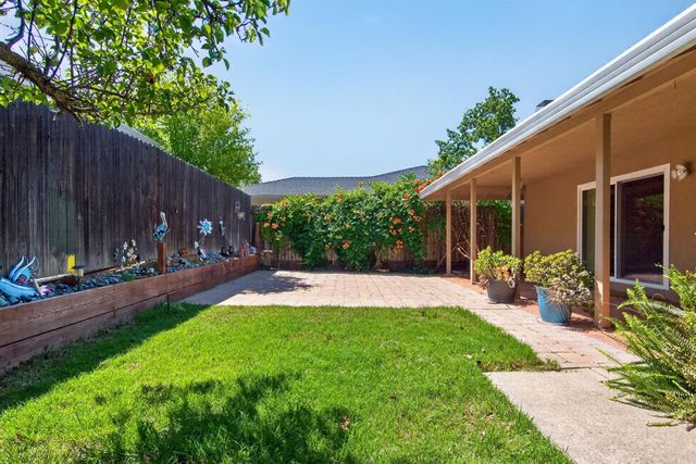 5166 Kipp Way, Carmichael, CA 95608