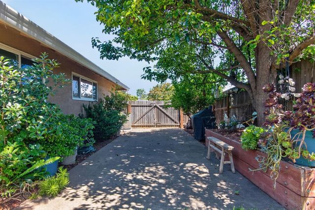5166 Kipp Way, Carmichael, CA 95608