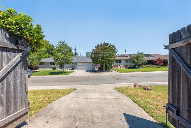 5166 Kipp Way, Carmichael, CA 95608