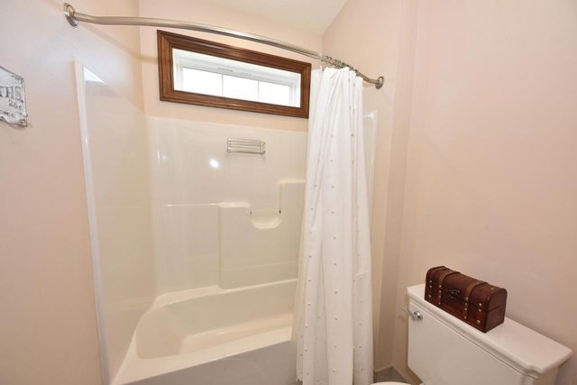 W269N2762 Lelah AVENUE, Pewaukee, WI 53072