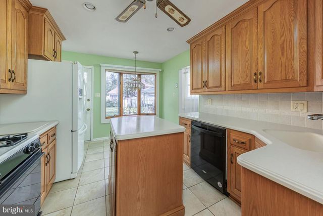 19 FAIRMOUNT DR, Glassboro, NJ 08028