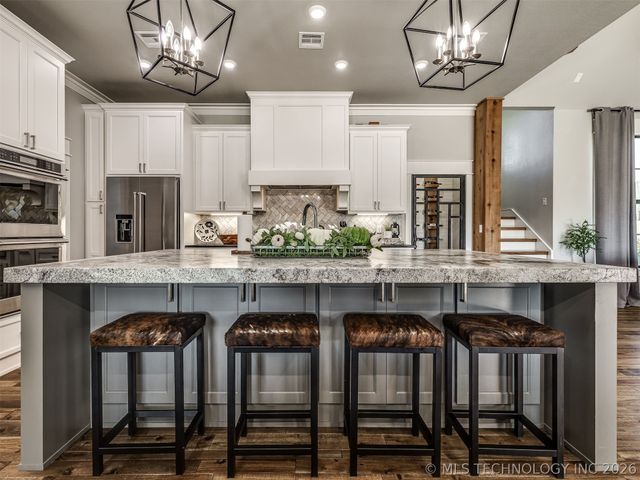 902 Summit Ridge, Mcalester, OK 74501