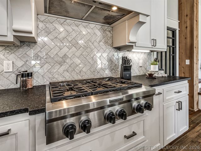 902 Summit Ridge, Mcalester, OK 74501