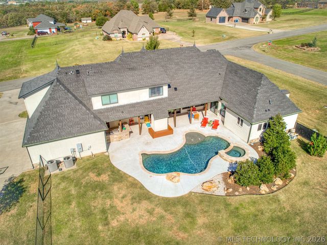 902 Summit Ridge, Mcalester, OK 74501