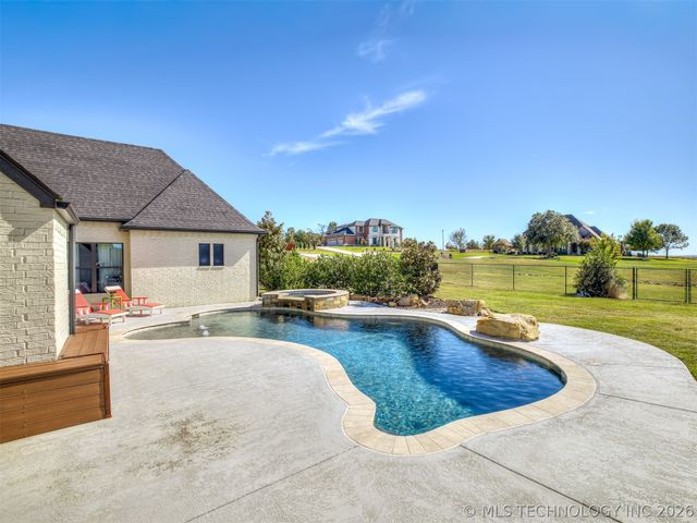902 Summit Ridge, Mcalester, OK 74501