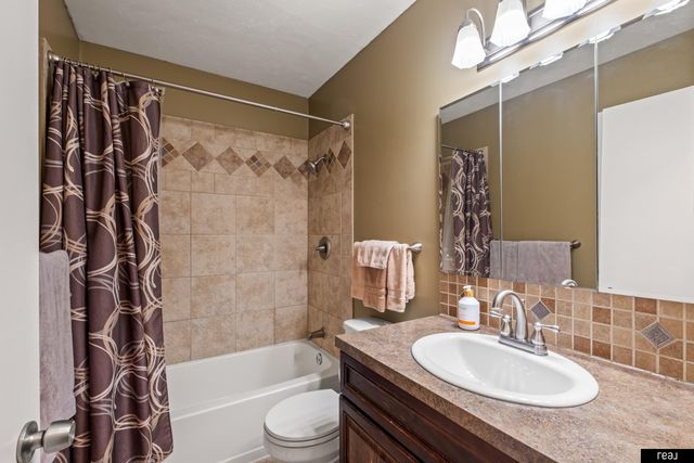 6921 Ogden Street, Omaha, NE 68104