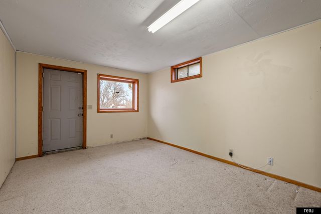 6921 Ogden Street, Omaha, NE 68104