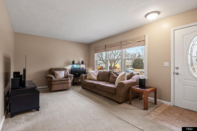 6921 Ogden Street, Omaha, NE 68104