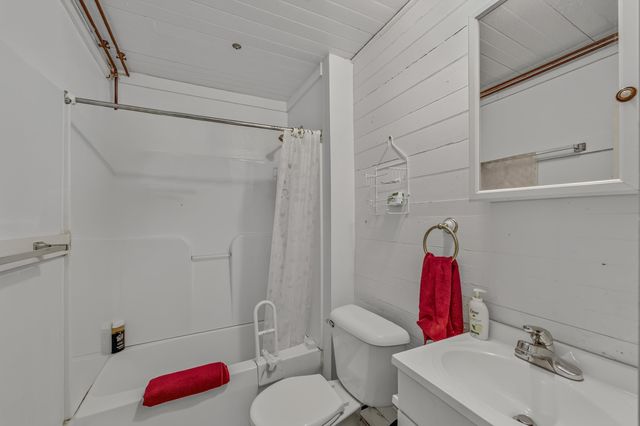 166 Main Street, New Hampton, NH 03256