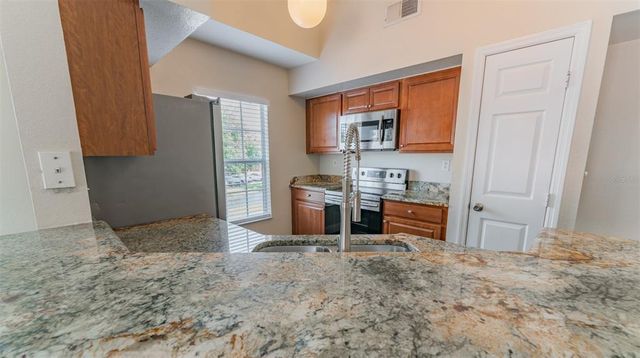 10568 WINDSOR LAKE COURT, Tampa, FL 33626