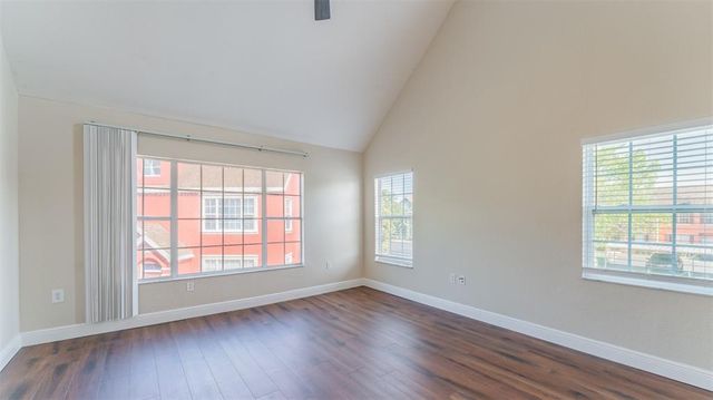 10568 WINDSOR LAKE COURT, Tampa, FL 33626