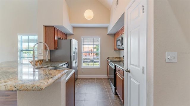 10568 WINDSOR LAKE COURT, Tampa, FL 33626