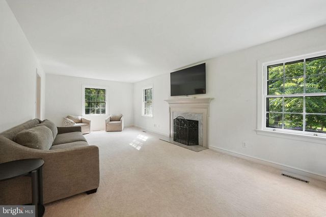 8130 WINDSOR DR, King George, VA 22485