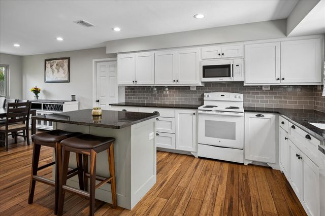 109 Clove Lane, Euless, TX 76039
