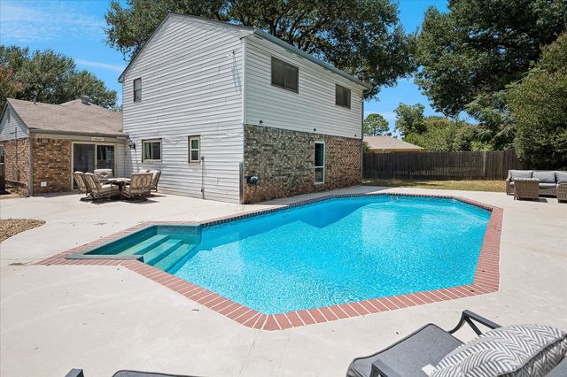 109 Clove Lane, Euless, TX 76039