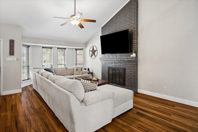 109 Clove Lane, Euless, TX 76039