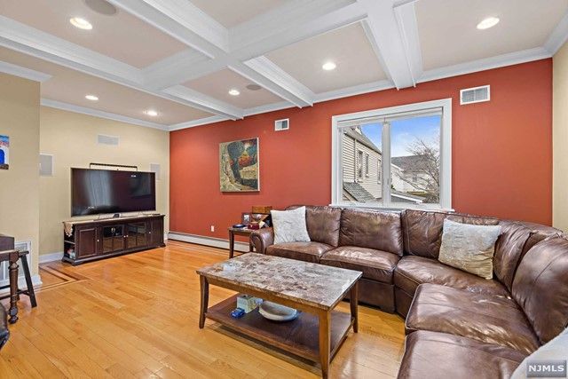 544 Brandon Place, Cliffside Park, NJ 07010
