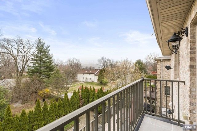 544 Brandon Place, Cliffside Park, NJ 07010