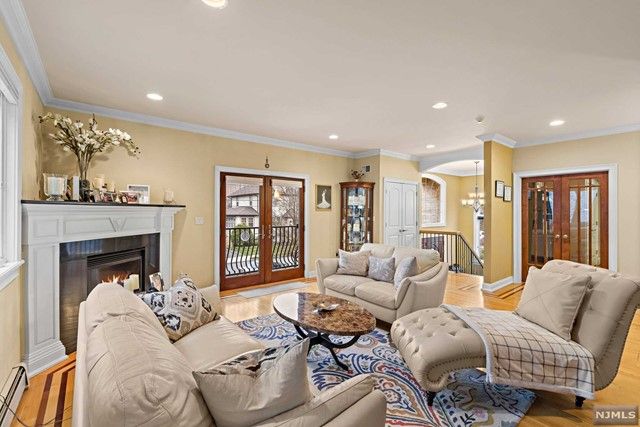 544 Brandon Place, Cliffside Park, NJ 07010
