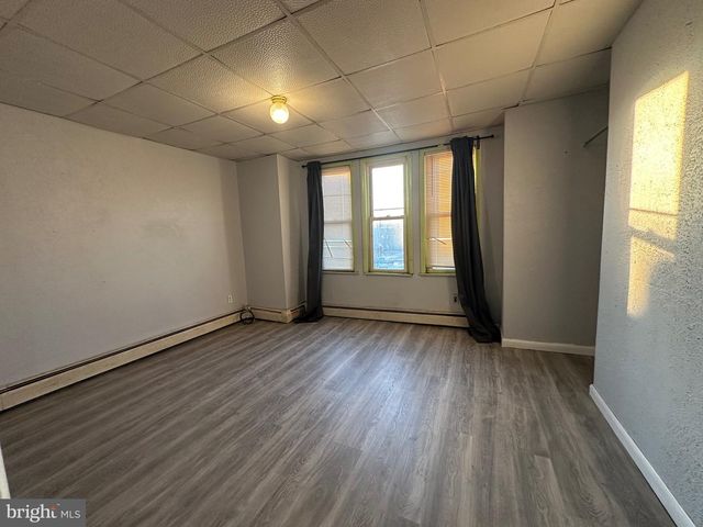 1555 S NEWKIRK ST, Philadelphia, PA 19146