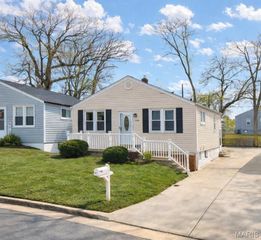 443 Erber Drive, Kirkwood, MO 63122