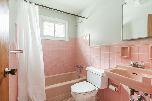 239 Woodside Place, Irondequoit, NY 14609