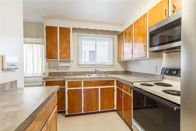 239 Woodside Place, Irondequoit, NY 14609