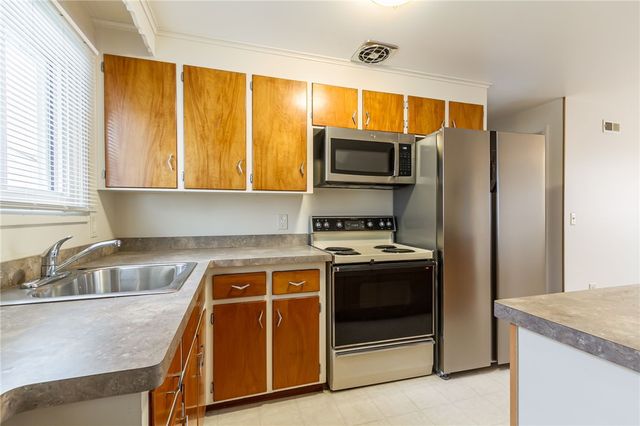 239 Woodside Place, Irondequoit, NY 14609