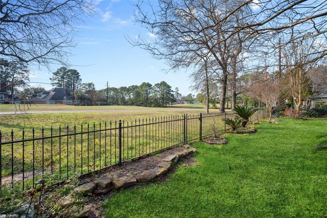 18815 Leisure Place Drive, Humble, TX 77346