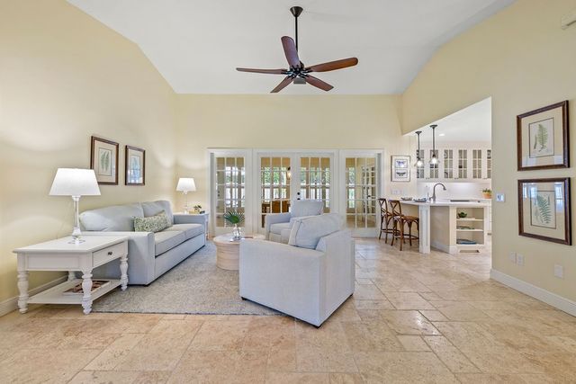 810 Fox Trail SW, Vero Beach, FL 32962