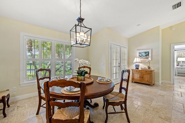 810 Fox Trail SW, Vero Beach, FL 32962
