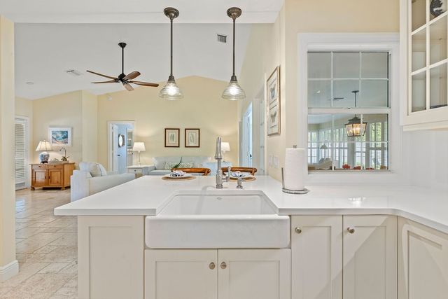 810 Fox Trail SW, Vero Beach, FL 32962