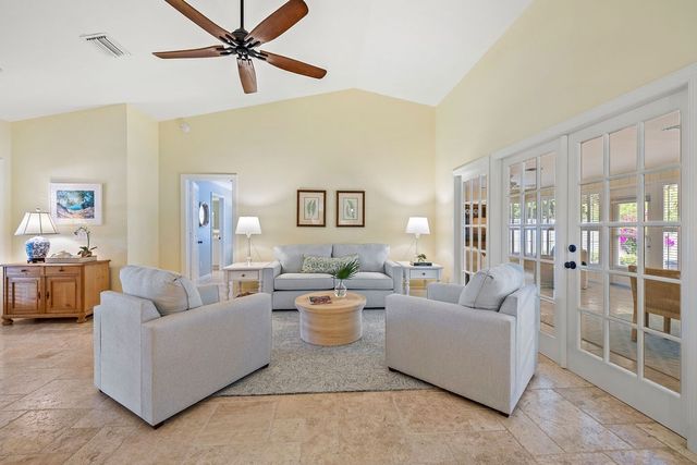 810 Fox Trail SW, Vero Beach, FL 32962