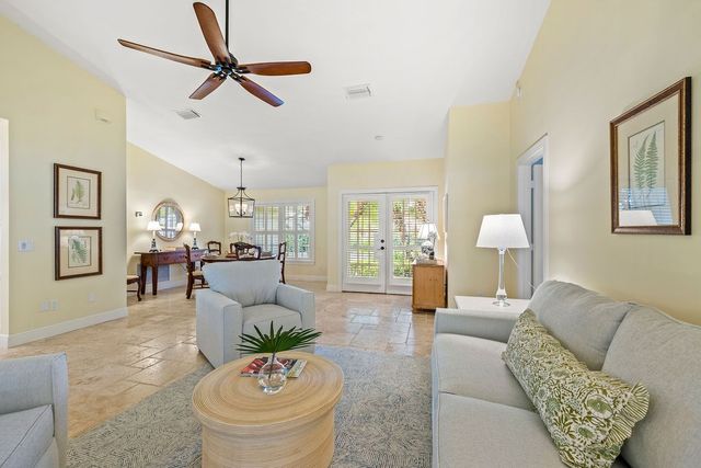 810 Fox Trail SW, Vero Beach, FL 32962