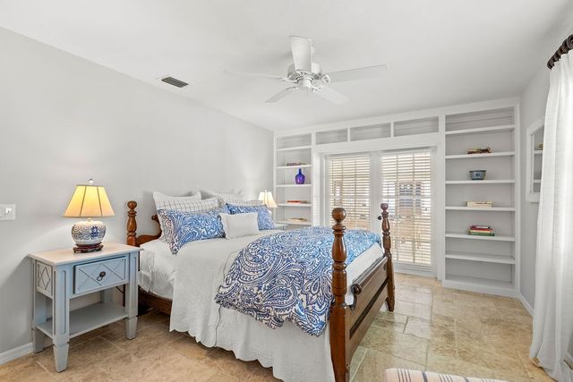 810 Fox Trail SW, Vero Beach, FL 32962