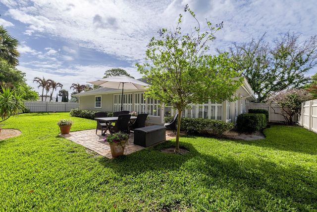 810 Fox Trail SW, Vero Beach, FL 32962