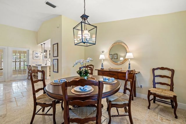 810 Fox Trail SW, Vero Beach, FL 32962