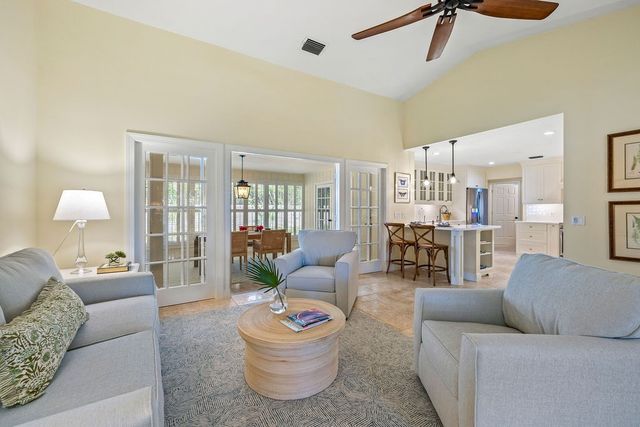 810 Fox Trail SW, Vero Beach, FL 32962