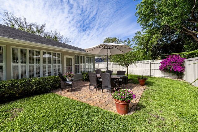 810 Fox Trail SW, Vero Beach, FL 32962