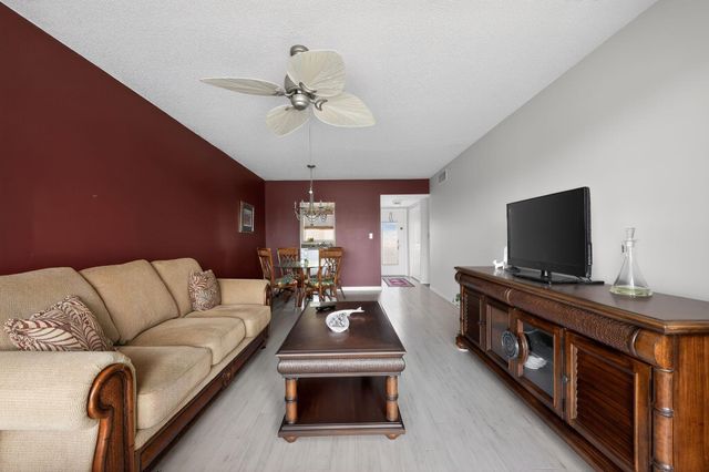 8051 N Sunrise Lakes Drive N 307, Sunrise, FL 33322