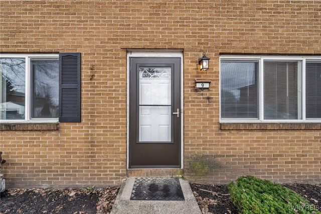 9 Floreis Court, Cheektowaga, NY 14225