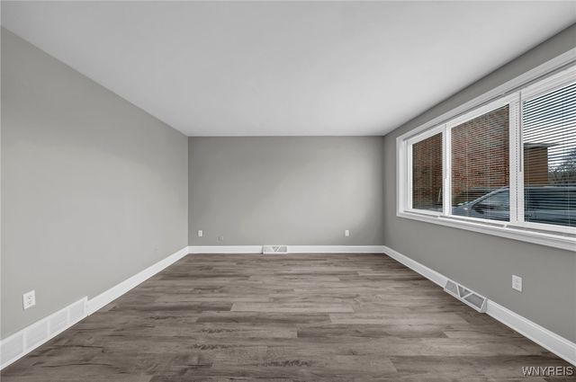 9 Floreis Court, Cheektowaga, NY 14225