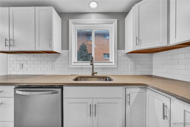 9 Floreis Court, Cheektowaga, NY 14225