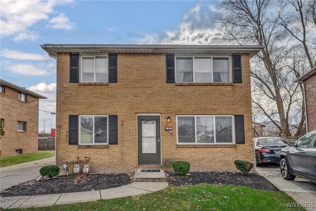 9 Floreis Court, Cheektowaga, NY 14225