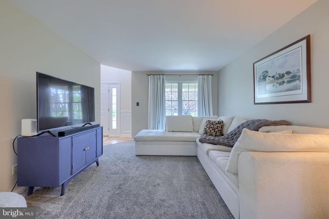 2462 CARRIAGE DR, Lancaster, PA 17601