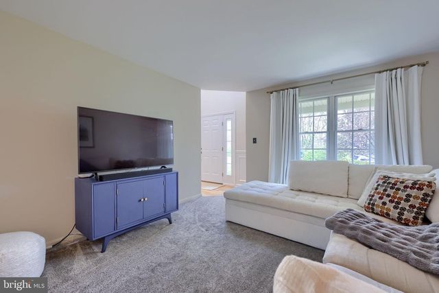 2462 CARRIAGE DR, Lancaster, PA 17601